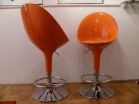 2 gebrauchte orange Barhocker, Möbel in Göppingen.